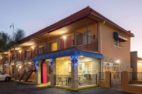 Гостиница Travelodge by Wyndham El Cajon  Эль Каджон